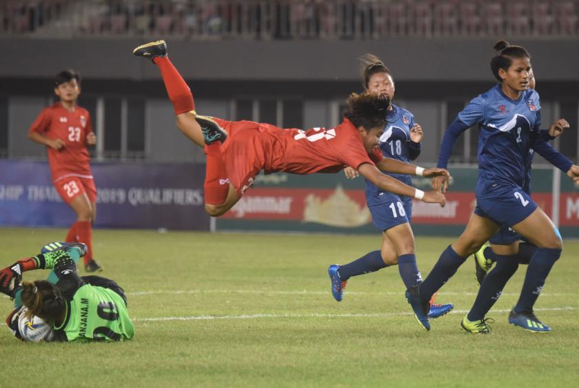 Nepalese goalkeeper saved a goal effort from Pont Pont Pyae Maung (Photo-Nyi Nyi Soe Nyunt)