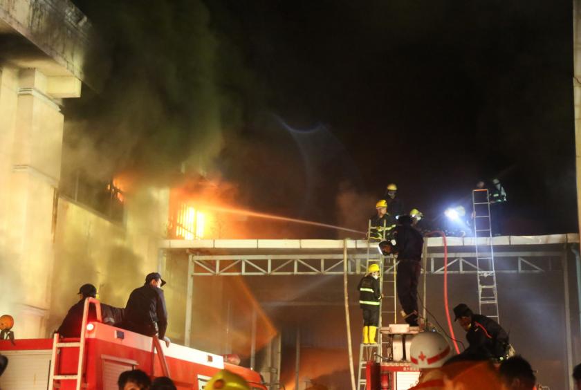 Firefighters trying to put out the huge blaze (Photo-Myo Htet Paing)