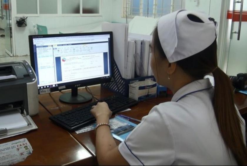 A health care worker inputs patient data into the computing system at Long Khánh General Hospital in Đồng Nai Province. Health care is one of the sectors that could benefit from online data storage. VNA/VNS Photo Lê Xuân