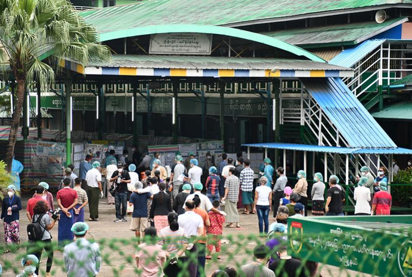 People cast their votes at Dagon Township BEMS No.1 polling station on November 8 