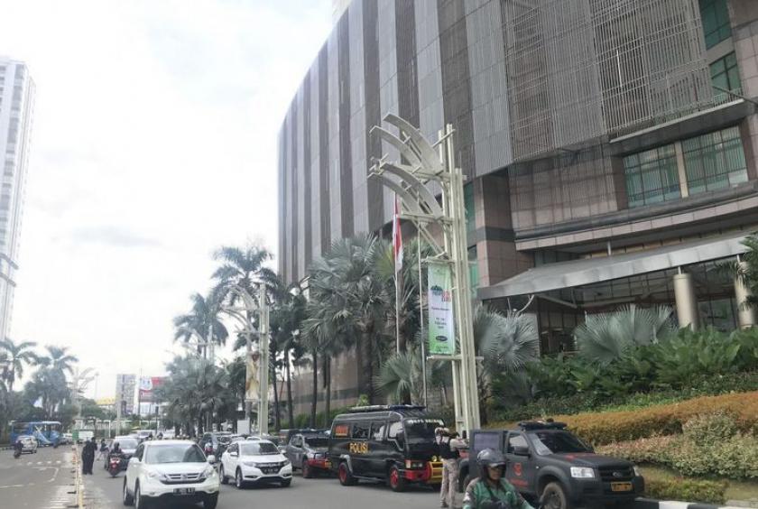 Explosion at West Jakarta  mall injures 6 people damages 