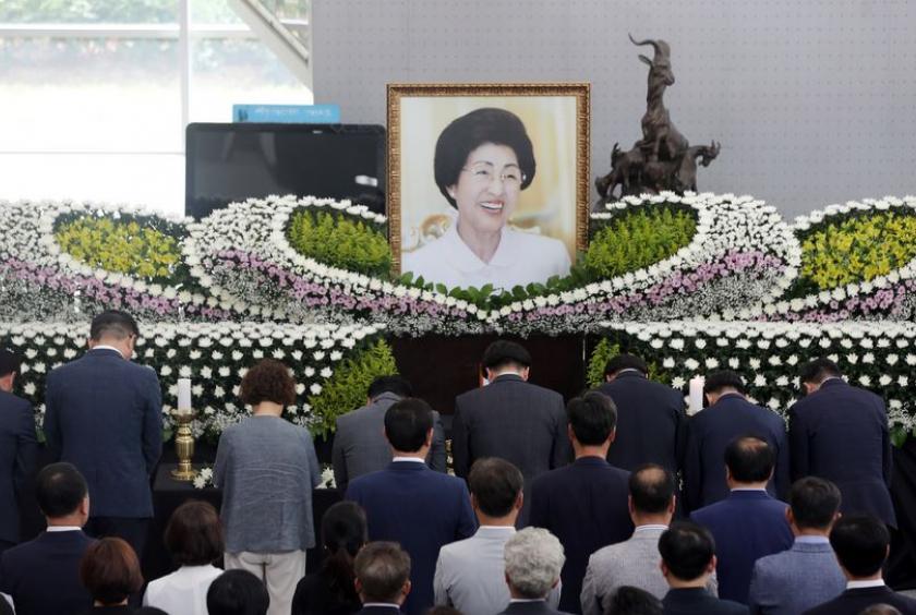 Pyongyang sends flowers, condolence letter for South ...