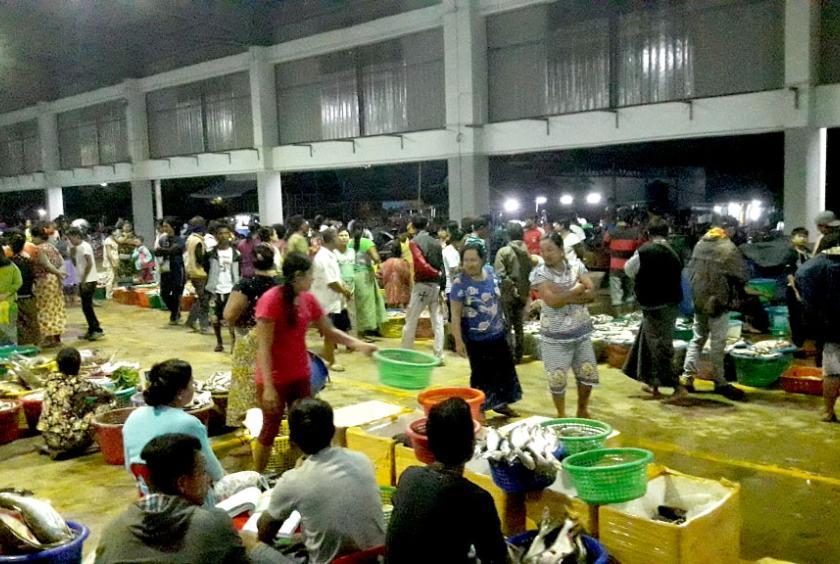 Ongoing activities at the fish auction market in Myeik