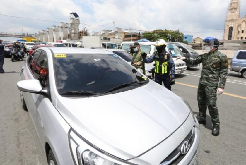STRICTER ENFORCEMENT Police Lt. Gen. Guillermo Eleazar, Joint Task Force COVID Shield commander, leads an inspection at a checkpoint on Commonwealth Avenue, Quezon City, on Monday. The police and the military make their presence more visible amid persistent violation of lockdown measures by private motorists in Metro Manila. (Photo by NIÑO JESUS ORBETA / Philippine Daily Inquirer)  Read more: https://newsinfo.inquirer.net/1261987/metro-lockdown-extension-seen#ixzz6KDRu7jzL Follow us: @inquirerdotnet on Twit