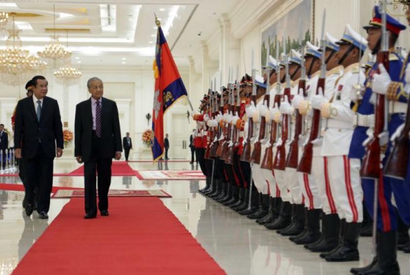 Cambodian Prime Minister Hun Sen and Malaysian Prime Minister Mahathir Mohamad met on Tuesday at the Peace Palace in Phnom Penh on the second day of the Malaysian prime minister’s three-day visit to the Kingdom. Hun Sen's Facebook page