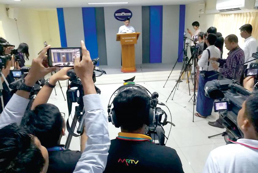 The press conference of the President Office in progress on November 15 