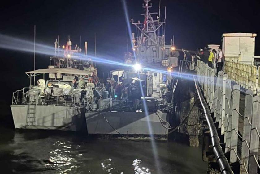 Naval patrol vessels dock in Ranong after rescuing crew from the Thai trawlers on which three Myanmar warships opened fire on Nov 30. (Photo: Royal Thai Navy) 