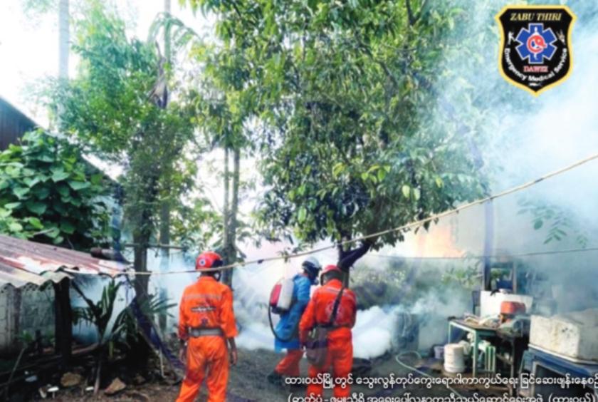 Spraying insecticide to prevent dengue fever in Dawei town (Photo: Zabuthiri Emergency Patient Transport Team (Dawei))