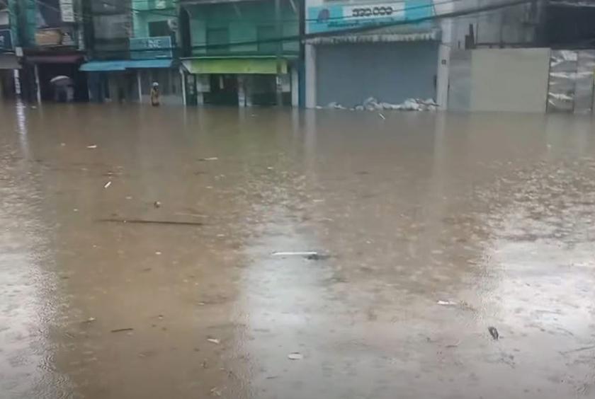 Flooding in front of Tamway Yuzana housing estate following heavy rainfall on the evening of September 7. (Photo: CJ)