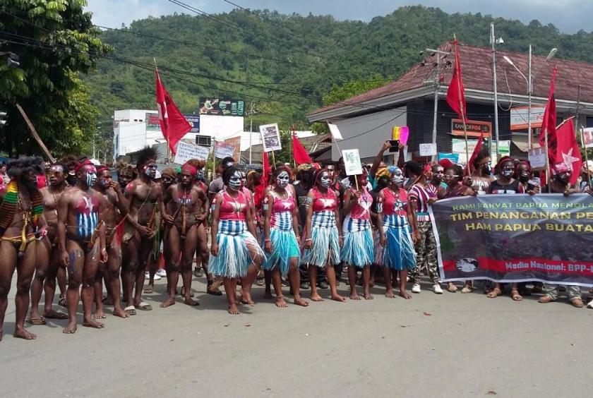 Indonesian Military police seize Free West Papua Indonesian Military police seize Free West Papua
