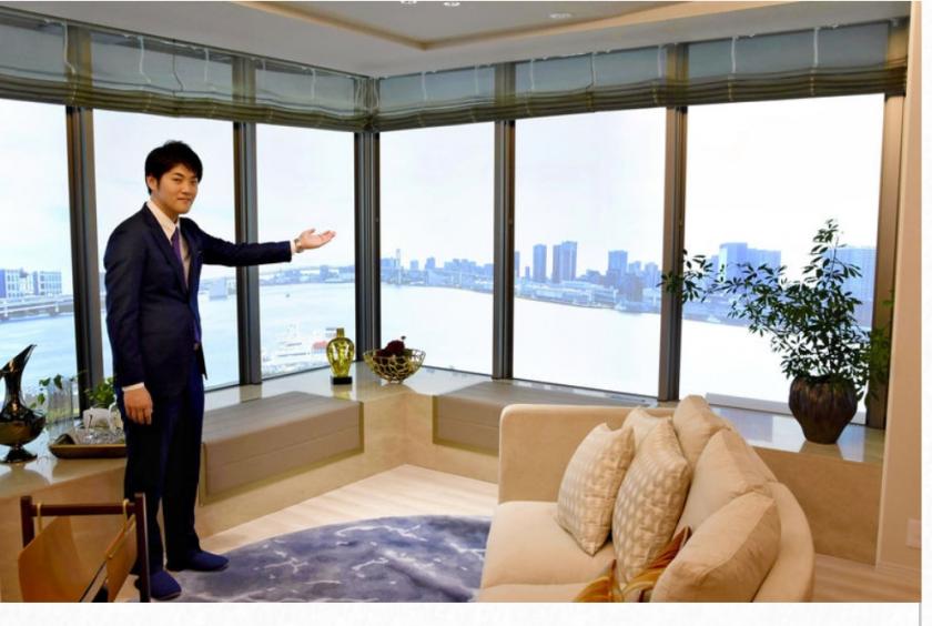  A model room for a Harumi Flag apartment in Chuo Ward, Tokyo. The view from the windows is generated by virtual reality technology. /   The Yomiuri Shimbun