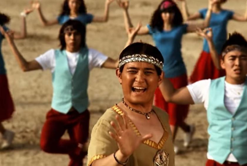 Zo Bin of Norazo in the “Curry” music video (1theK YouTube)