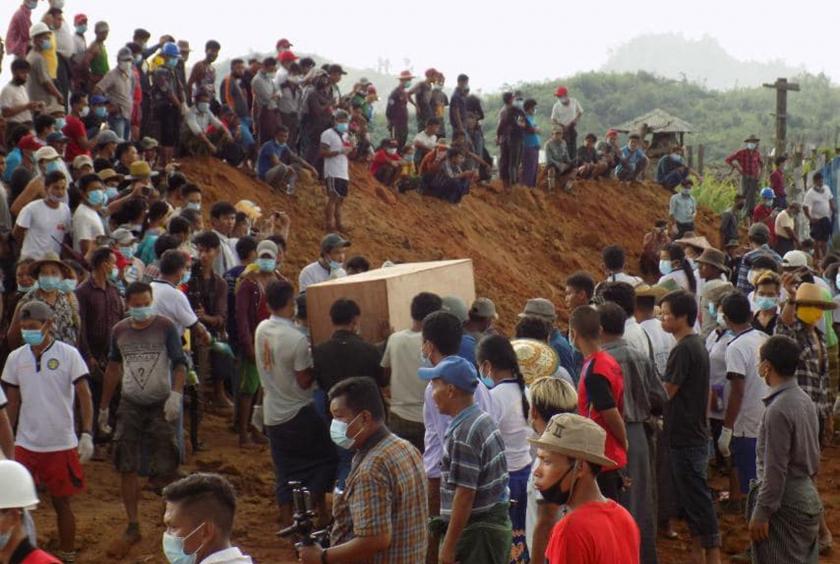 Burial preparations in progress for the bodies of those killed in Hpakant landslide