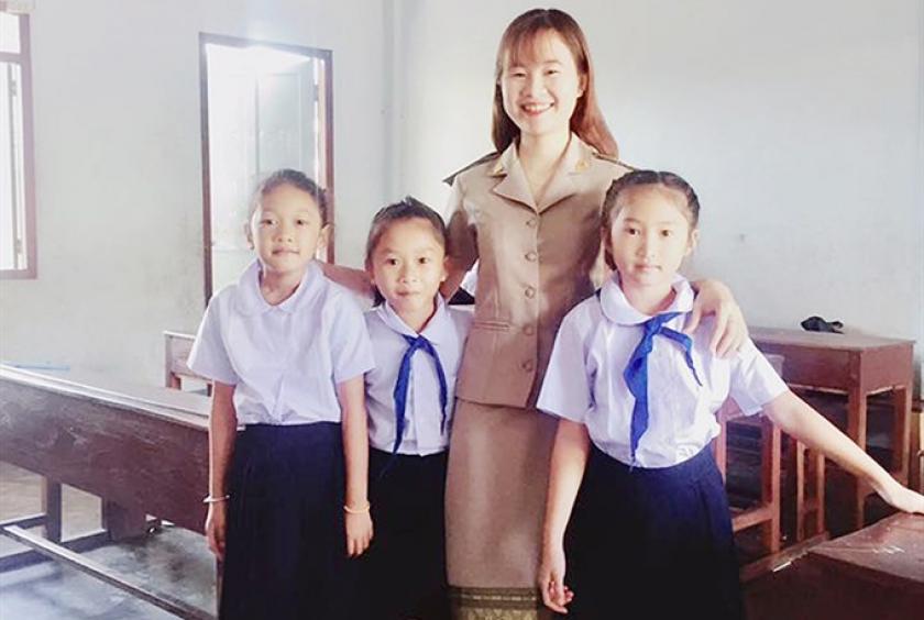 Ly and her Vietnamese-Lao students. — Photo baoquangtri.vn