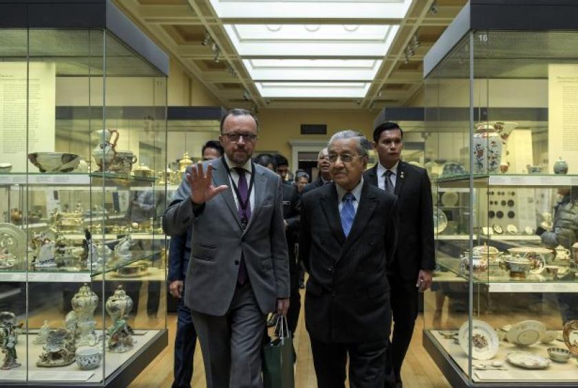 Private tour: Dr Mahathir listening to Williams during his visit to the Albukhary Foundation Gallery of the Islamic World at the British Museum in Bloomsbury, London.— Bernama