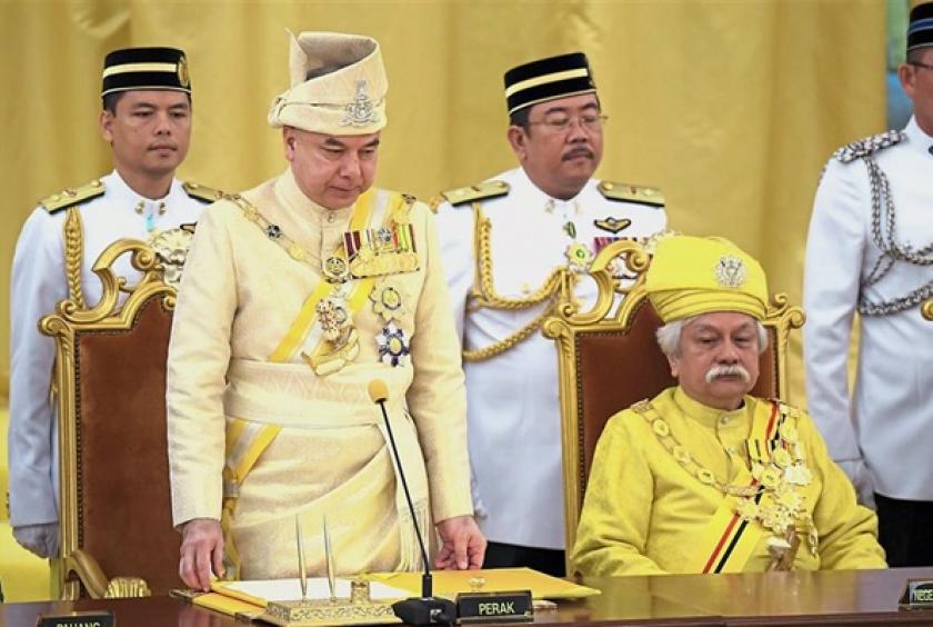 Sultan Nazrin taking his oath of office as Deputy Yang di-Pertuan Agong at Balairung Seri, Istana Negara. — Bernama