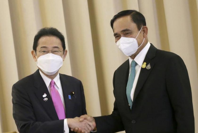 Japanese PM Fumio Kishida (left) and Thai PM Prayut Chan-o-cha at a press conference in Bangkok, on May 2, 2022. PHOTO: EPA-EFE