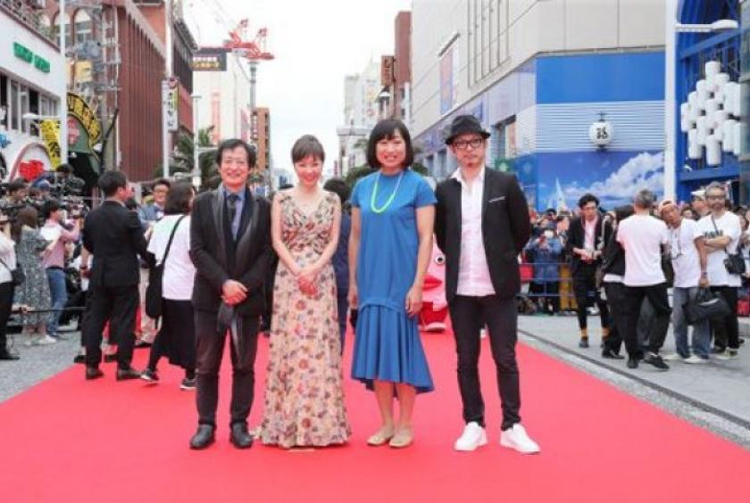 The cast and crew of "Erica 38" walk the red carpet at the Okinawa International Movie Festival. From left, Kazuyoshi Okuyama, Miyoko Asada, Shizuyo Yamazaki, and Yuichi Hibi (director).