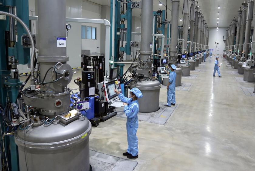 Solar batteries are manufactured at Hong Kong-invested  JA Solar Vietnam Co in Quang Châu Industrial Park in the northern province of Bắc Giang. — VNA/VNS Photo Danh Lam