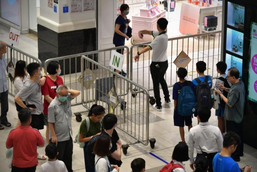 People queueing to enter Compass One mall in Sengkang on March 27, 2020.ST PHOTO: NG SOR LUAN
