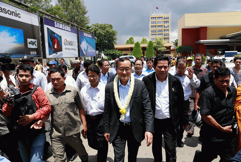 Sam Rainsy arrived Phnom Penh International Airport since 2015. Pha Lina