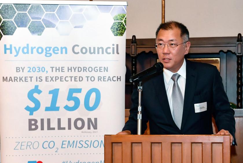 Hyundai Motor Group Executive Vice Chairman Chung Eui-sun speaks during a luncheon hosted by the Hydrogen Council as part of the G-20 meeting for environment and energy ministers in Nagano, Japan, Saturday. (Hyundai Motor Group)