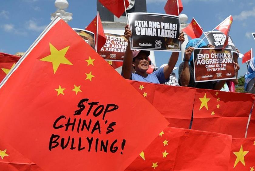 An anti-China rally in Manila in June after a Chinese vessel collided with a Philippine fishing boat in the South China Sea, causing it to sink. Philippine President Rodrigo Duterte, who has so far resisted calls to press a 2016 tribunal ruling on the disputed sea, is set to bring it up this time around even if it touches a raw nerve in Beijing.PHOTO: AGENCE FRANCE-PRESSE
