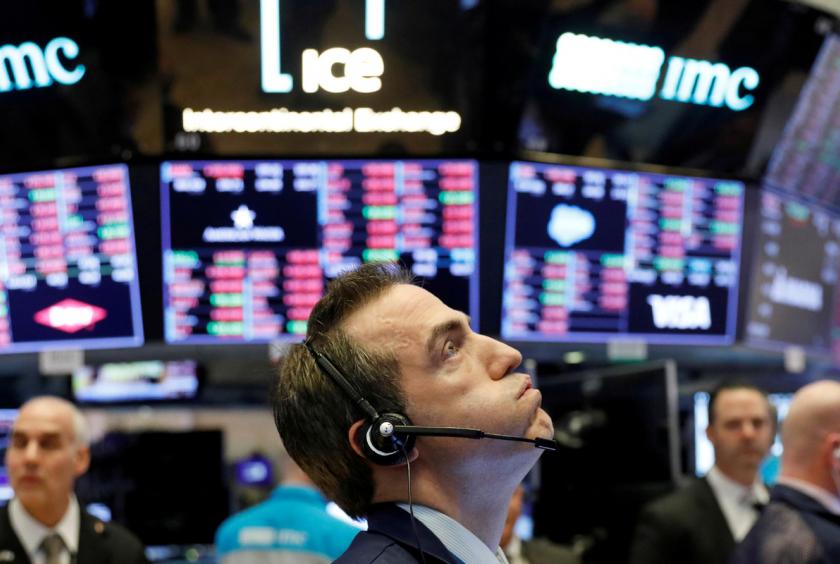 A trader works on the floor of the New York Stock Exchange shortly before the closing bell as the market takes a significant dip in New York, US, February 25, 2020. [Photo/Agencies]