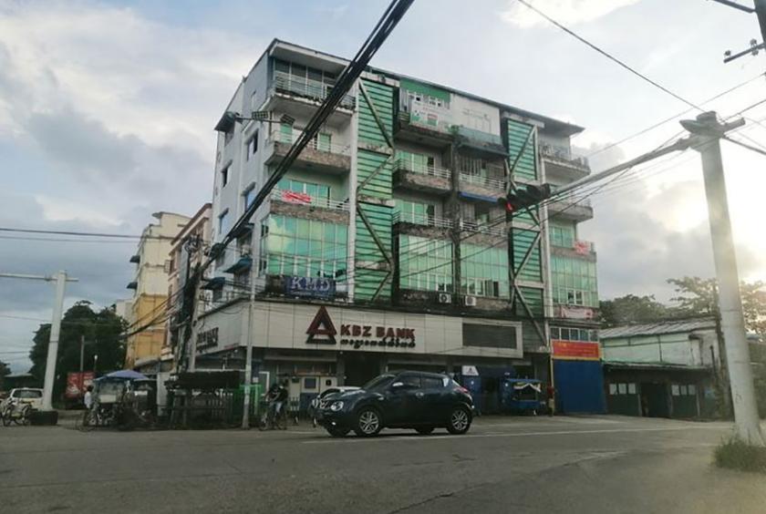 KBZ Bank and at the junction of Myindawtha Street and Zingama Street in Thakayta Township