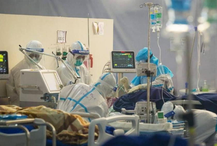 Covid-19 patients with severe symptoms receiving treatment at ICU ward