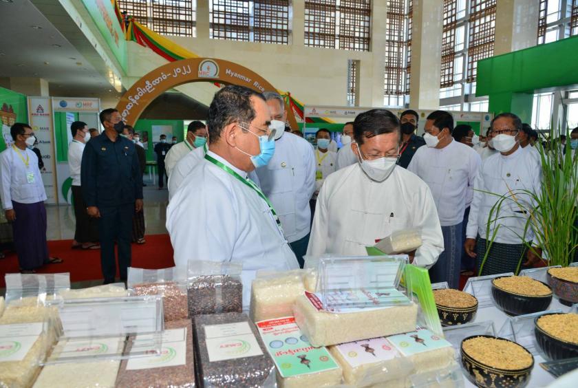 SAC chair was seen looking at the rice and rice displayed at the opening ceremony of the Myanmar Rice Conference - 2022 on October 6. (Photo: AFP)