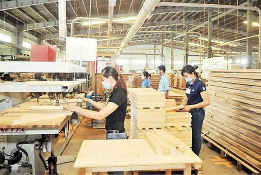 The Ministry of Industry and Trade (MoIT) has launched an anti-dumping investigation into industrial medium density fibreboard (MDF) imported from Thailand and Malaysia. — Photo sggp.vn 