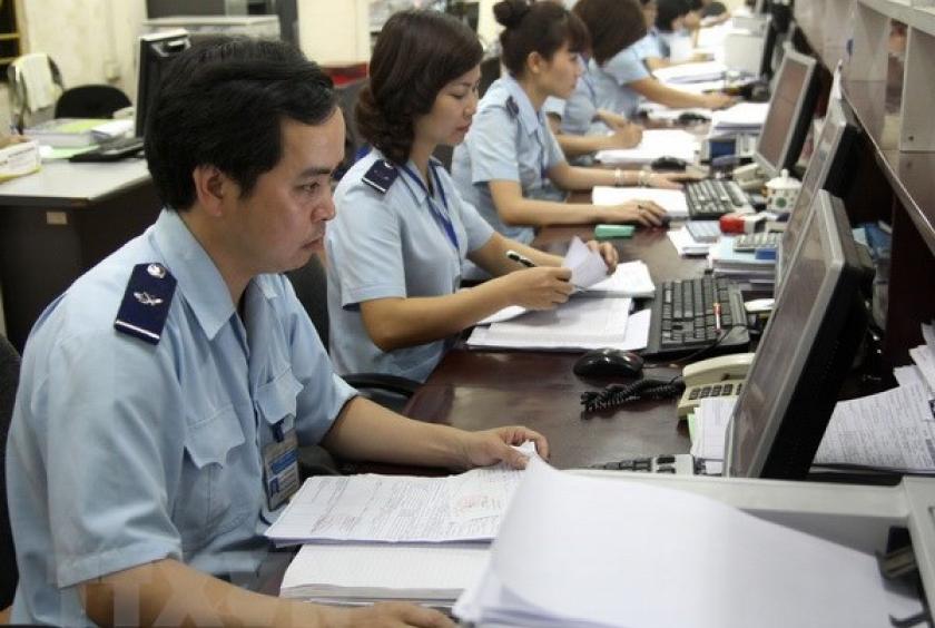 Customs officials in the northern city of Hải Phòng. — VNA/VNS Photo Hoàng Hùng 