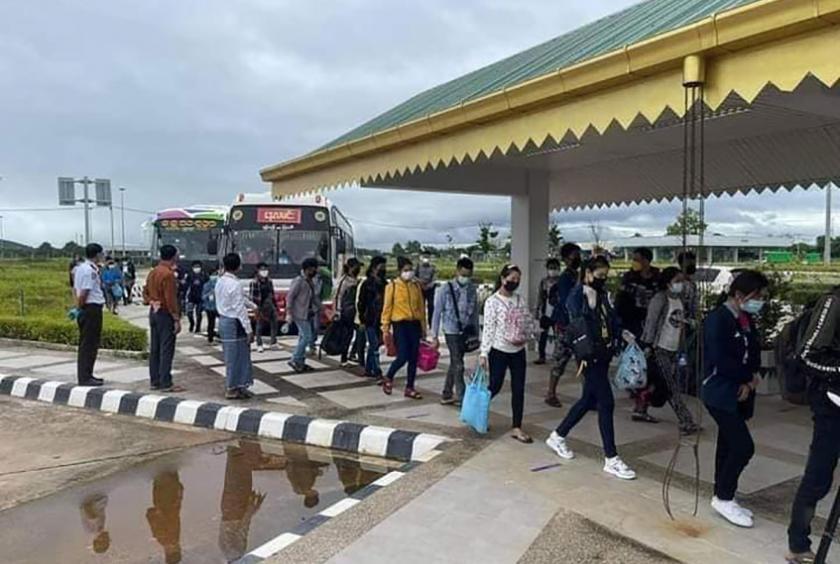 Myanmar migrant workers seen returning from Thailand (Photo-Sayar Moe) 