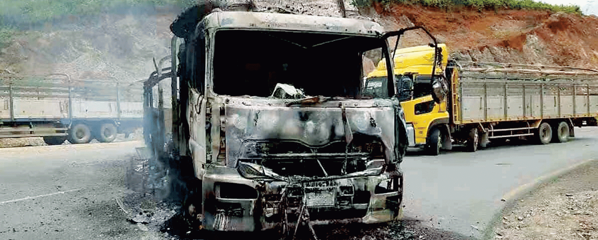 A truck burned down on Lashio-Muse Union Highway (Photo:Sai Har Bit)