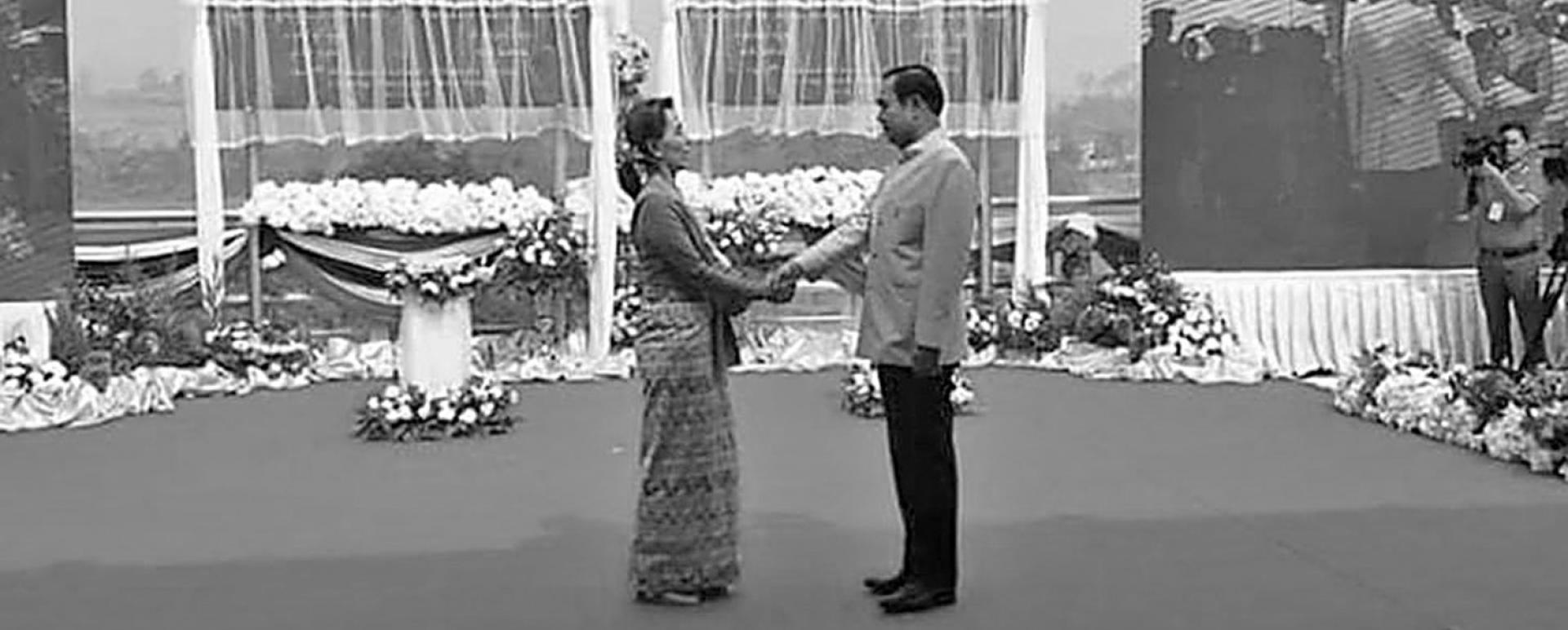 State Counsellor Daw Aung San Suu Kyi and Thai Prime Minister seen at the opening ceremony of Myanmar-Thai Friendship Bridge 2 (Photo-Ko Shwe Thein)