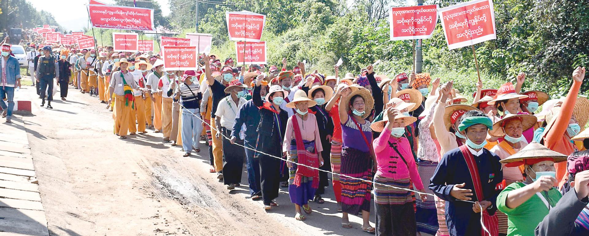 Over 1,500 Tikyit residents including the ethnics held second protest over closure of Tikyit coal-fired power plant