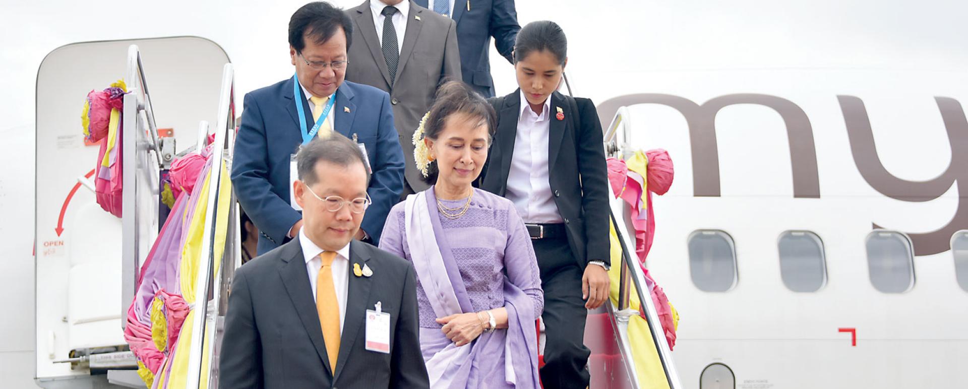 Thai Deputy Prime Minister and Public Health Minister welcomed the State Counsellor who arrived at Bangkok for ASEAN Summit
