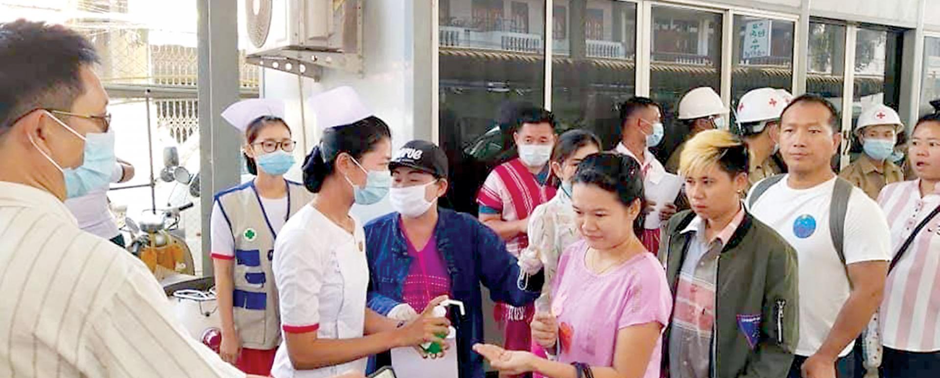 Health staff carry out thermal screening at No.1 Friendship Bridge in Myawady Township.