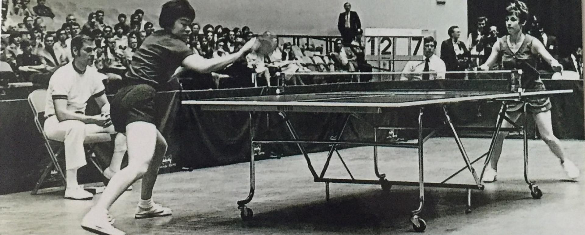 Connie Sweeris takes on a Chinese player in 1972 during the Chinese table tennis team's visit to the US. [Photo/China Daily] 