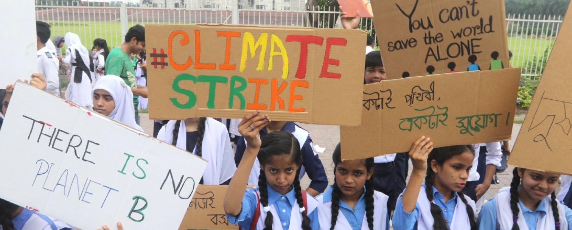 Thousands of children from different schools and colleges on September 20, 2019 stage a demonstration at Manik Mia Avenue in Dhaka urging the world leaders to act against climate change. Photo: Star/ Prabir Das