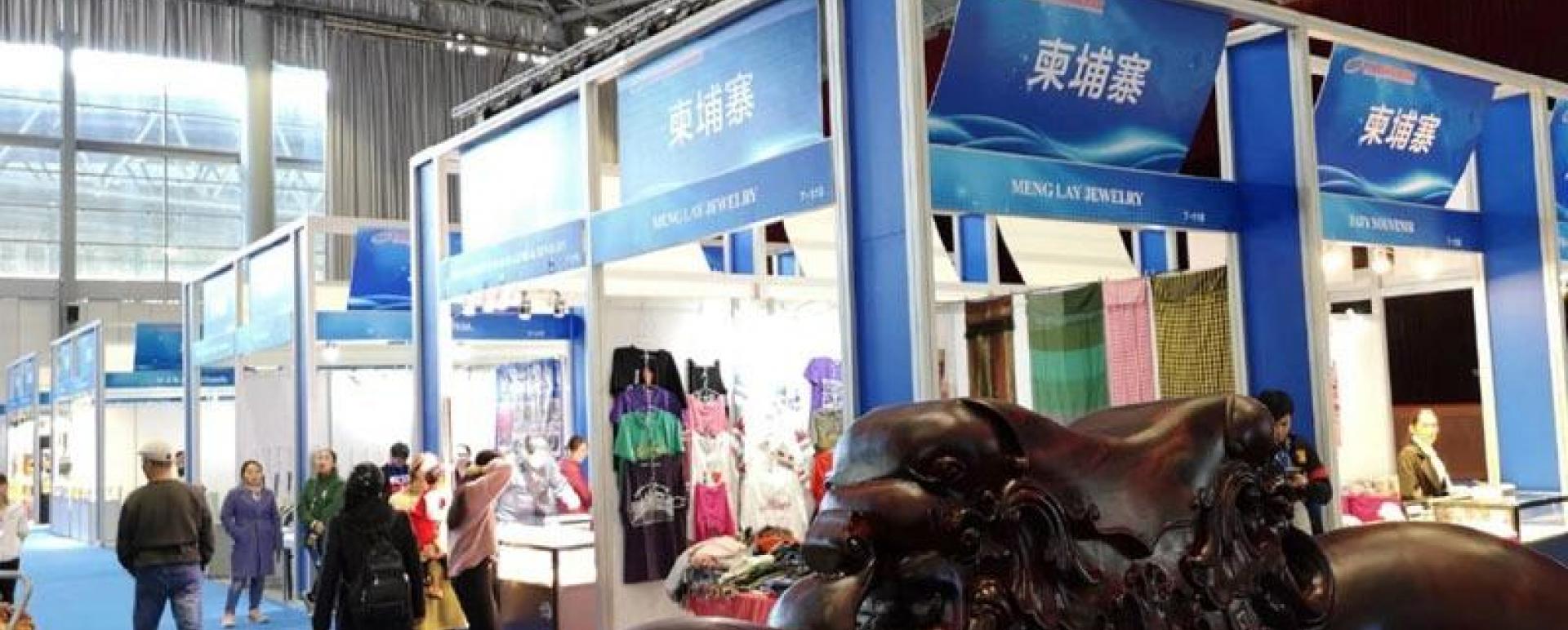 One hall is devoted to exhibits from nations along the Mekong River including Cambodia, Laos, Myanmar, Thailand and Vietnam. (SHI WENZHI / CHINA DAILY)