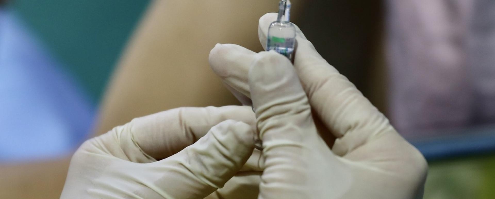 A medical worker prepares for the COVID-19 vaccination at a temporary vaccination site in Haidian district of Beijing, Jan 6, 2021. [Photo/Xinhua]