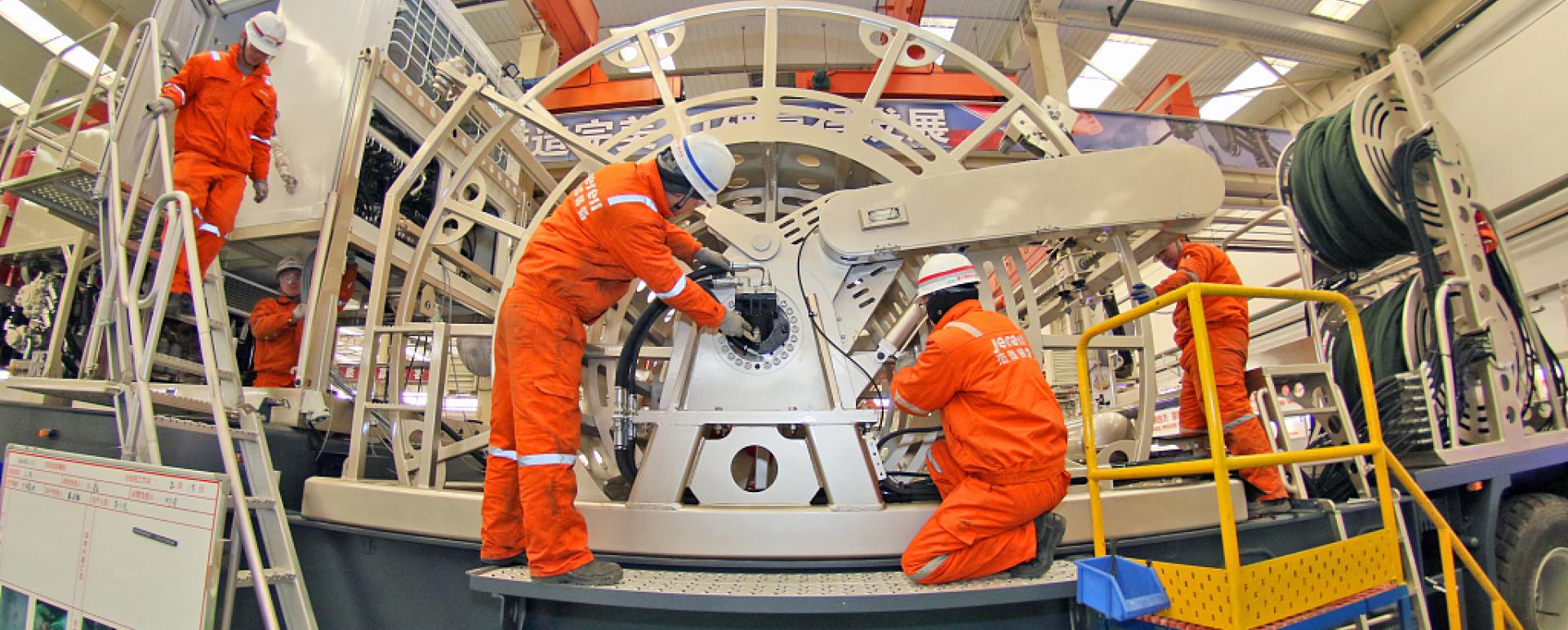 Workers in Yantai, Shandong province is making the coil unit on Feb 11, 2019. [Photo/VCG] 