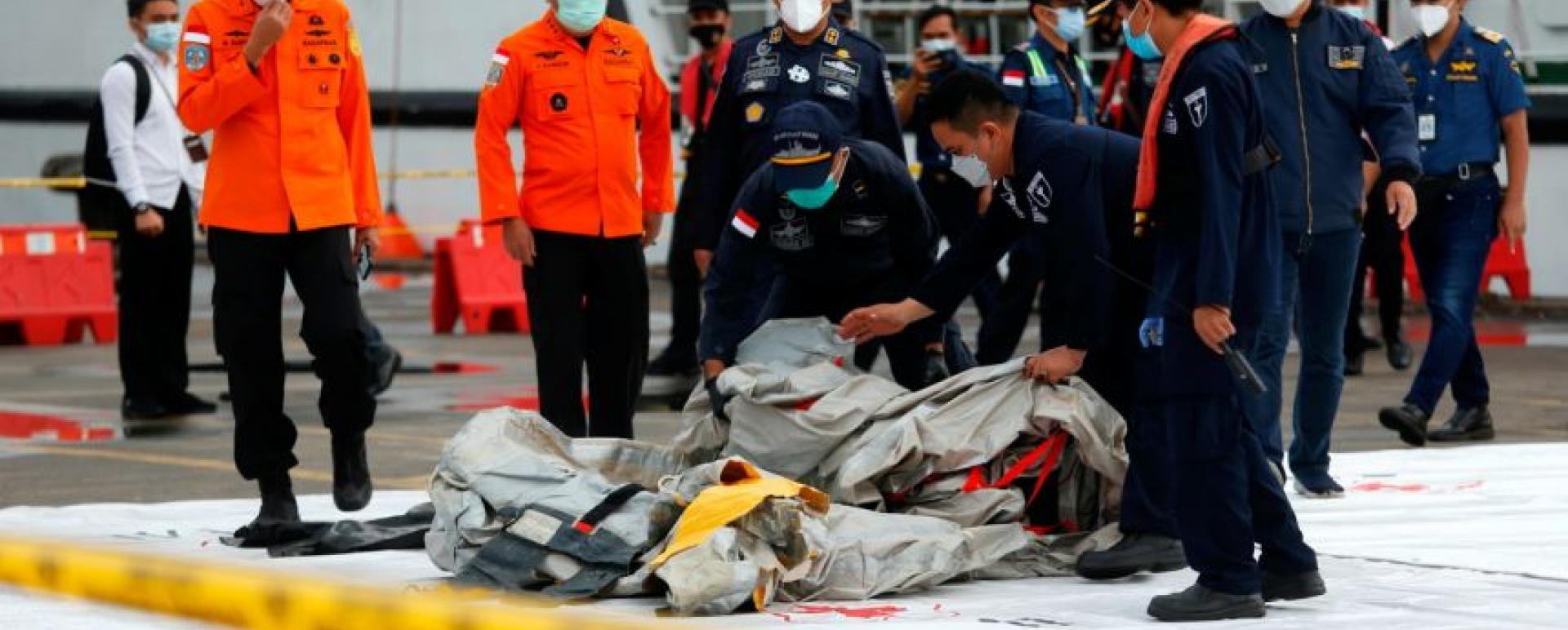 Indonesian rescue members carry what is believed to be remains from Sriwijaya Air Flight SJ182 on Jan 10, 2021.PHOTO: REUTERS