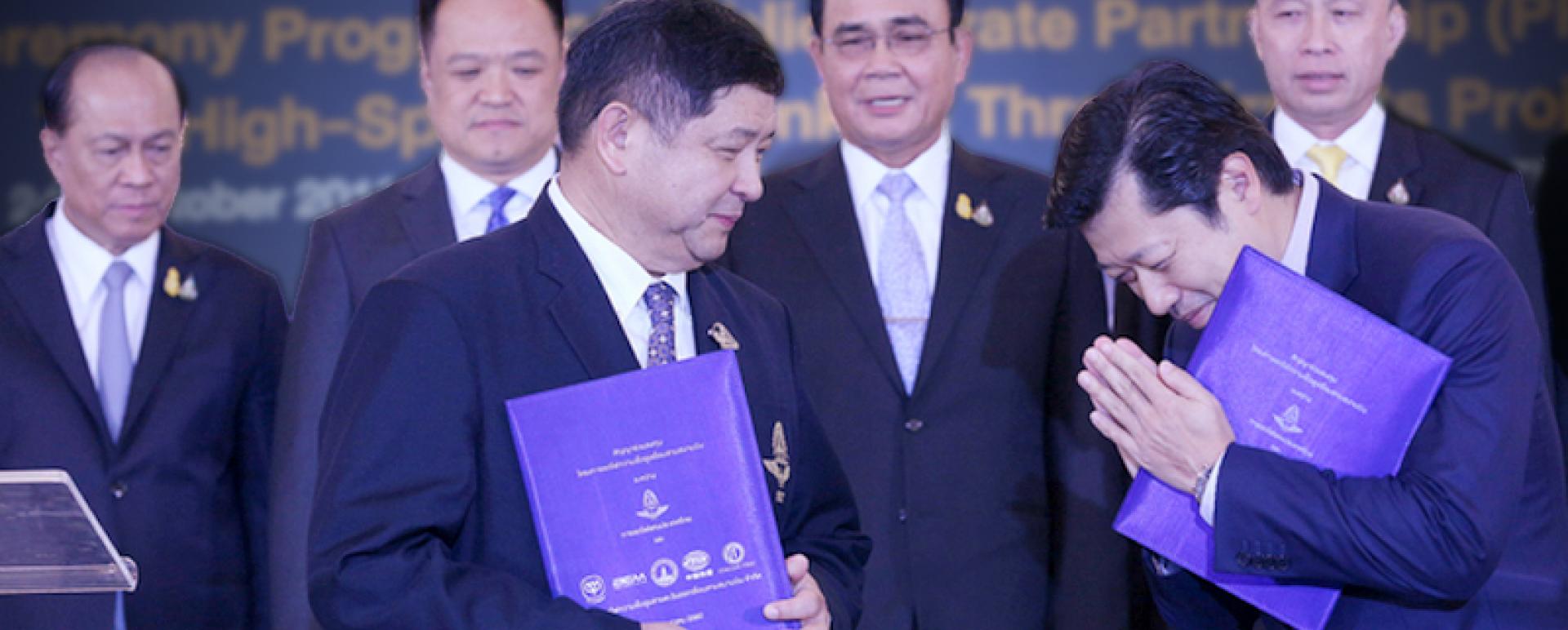 The CP-led group and the SRT sign the contract for the high speed train project. Seen in the picture are SRT acting gover Worawut Mala, left, front row, and CP group chairman of the executive board Suphachai Chearavanont, right front row. PM Prayut Chan-o-cha presides over the contract signing ceremony.