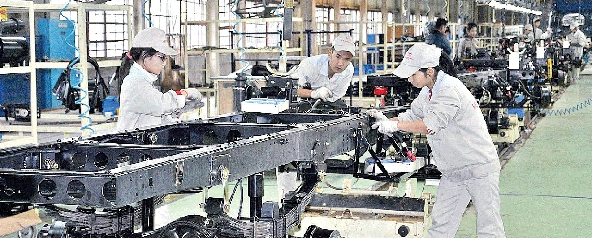 A car manufacturing factory in Thanh Hoá Province. Việt Nam needs to create a well-trained workforce for the intermediate goods sector, experts have said. — Photo nhandan.com.vn